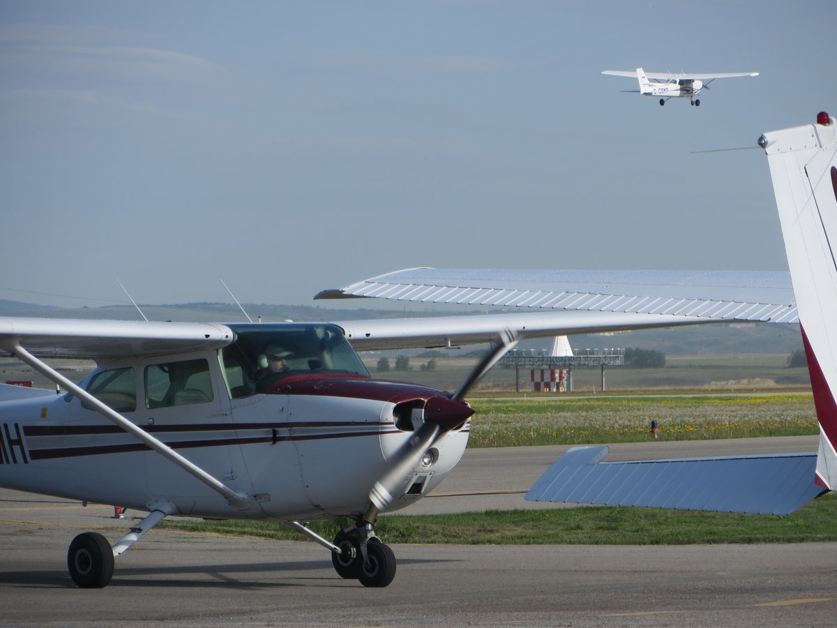 yycClub's tweet image. Flight training has resumed at the Club in addition to rentals with limitations in place for everyone's safety. The Members' Lounge remains closed due to pandemic restrictions.  For info call the Club at (403) 288-8831.