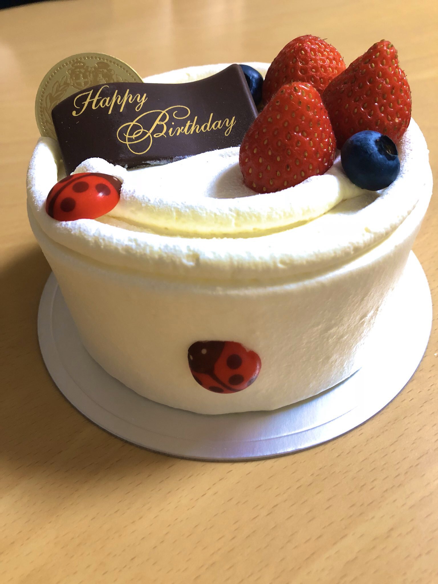 のえる ショートケーキ４号をホール食いしたい午前0時 去年の誕生日に小さめのホール は1人で食べたんですけど 写真参照 今年もやるか カットでもいいけど やっぱり食べたいホールケーキ T Co Lqswuzlog7 Twitter