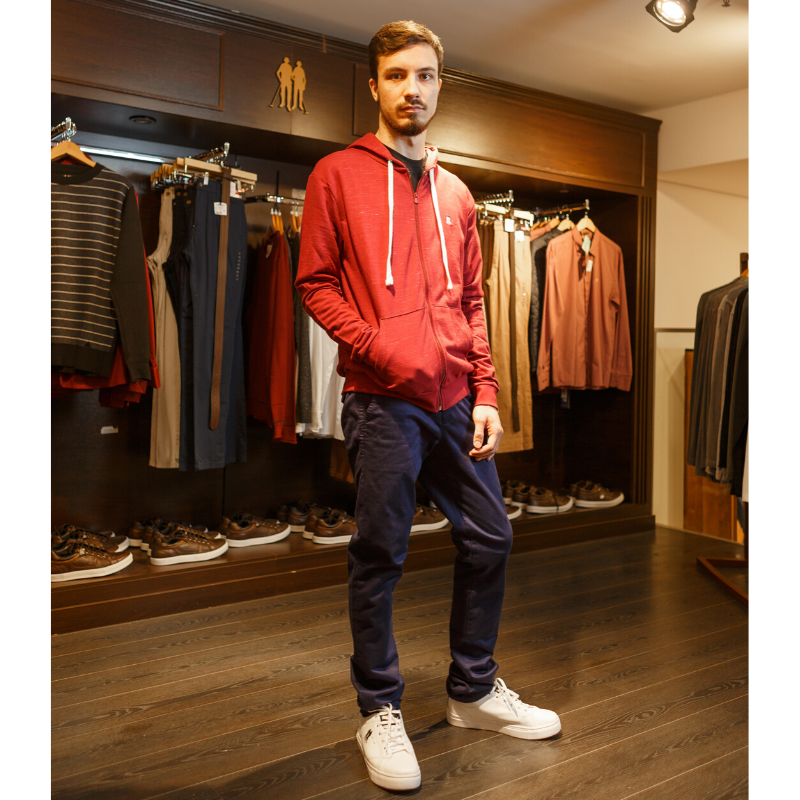 rodrigirao15's tweet photo. Pra abrir os looks de inverno com esse moletom vermelho.

#DicaDeModa #ModaMasculina #MachoModa #Moda #HomensDeEstilo #MenStyle #Model #PoloWear #pic #photo #itboy #gay #gaysp #style #gayboy #photography #fotografia #LGBT #barba #boy #red #moletom https://t.co/FFgT0ybz5W
