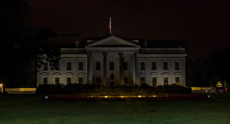 davidaxelrod's tweet image. Perfect symbolism.  If ever the country needed the occupant of the White House to shed light, and not heat, now is the time.  Sadly, the lights are out.