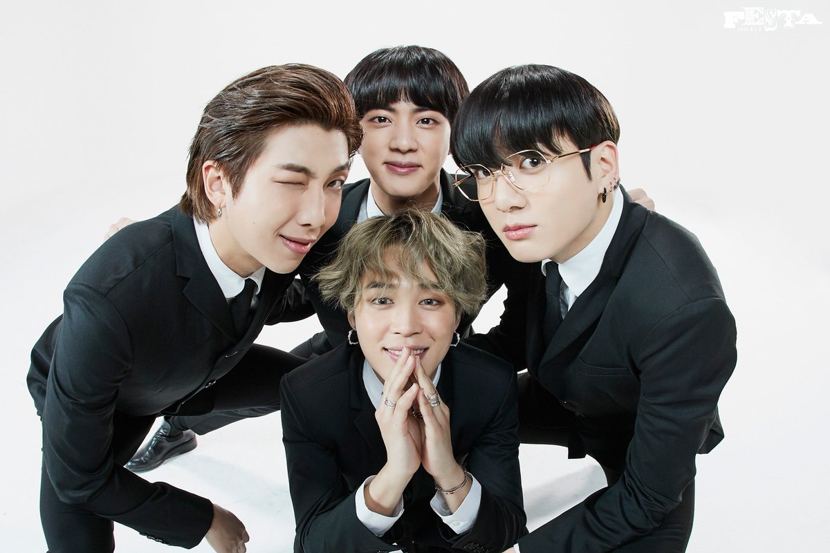 Minkookearn4's tweet photo. พ่อ���ม่ลูกและลูกเขย https://t.co/EaGiCBgAyW