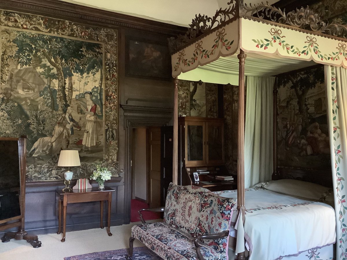 Look carefully and you might recognise aspects of this room from #Outlander . #setjetting #outlanderobsessed #WorldOutlanderDay #eyesonscotland #bluebadgetouristguide #outlandertour