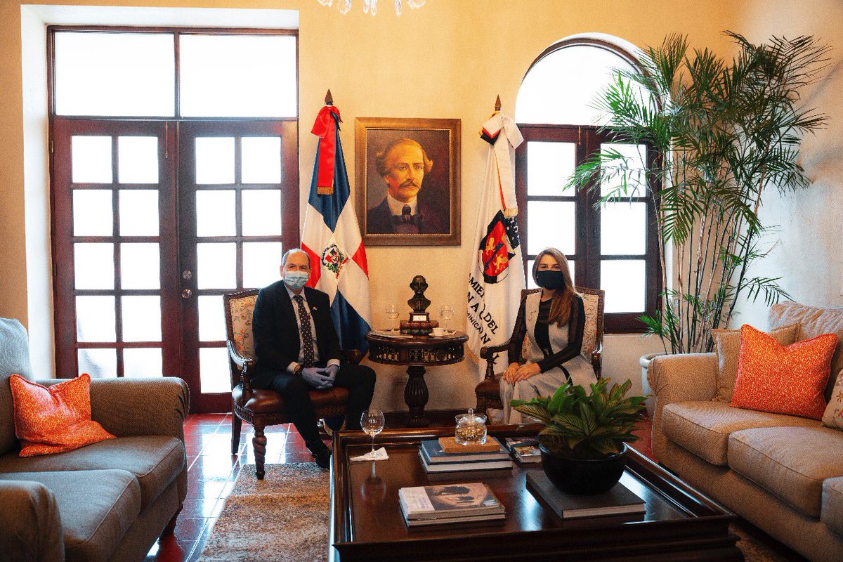 AlcaldiaDN's tweet photo. La Alcaldesa @CarolinaMejiaG recibió hoy al Excelentísimo Sr. @DannyBiran, Embajador de Israel, para conversar sobre mecanismos de cooperación entre Israel y el ADN con relación a los temas de aseo, agua y educación ambiental. ¡Agradecidos de poder contar con usted, Embajador! https://t.co/MsTuBsA3UO