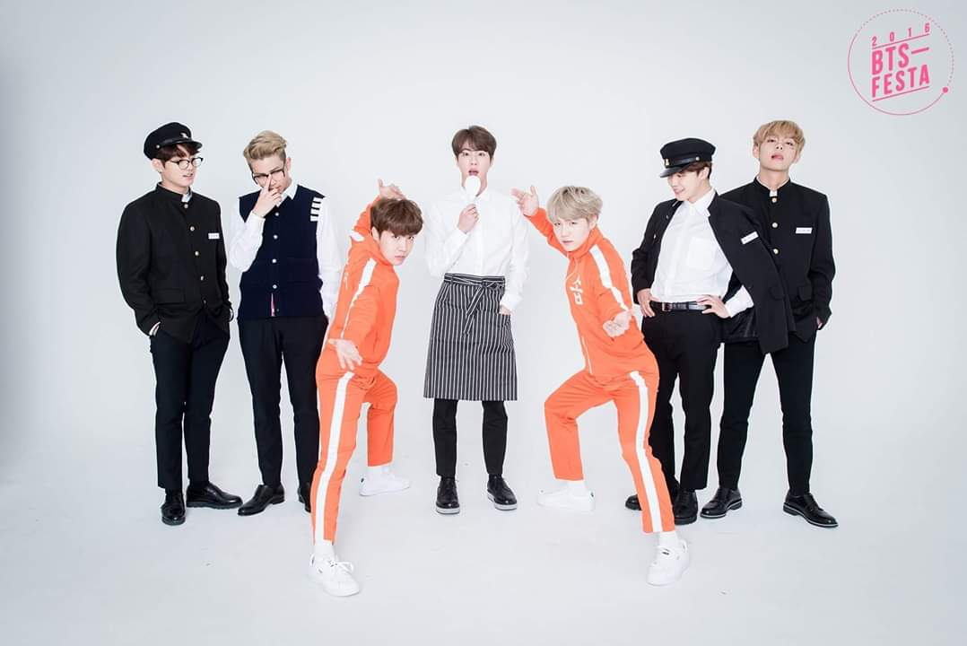 avvic_bts17's tweet photo. [BTS 2016- FAMILY PORTRAIT]
(@BTS_twt) {#2016BTSFESTA}
© https://t.co/X8TFDezU3t
