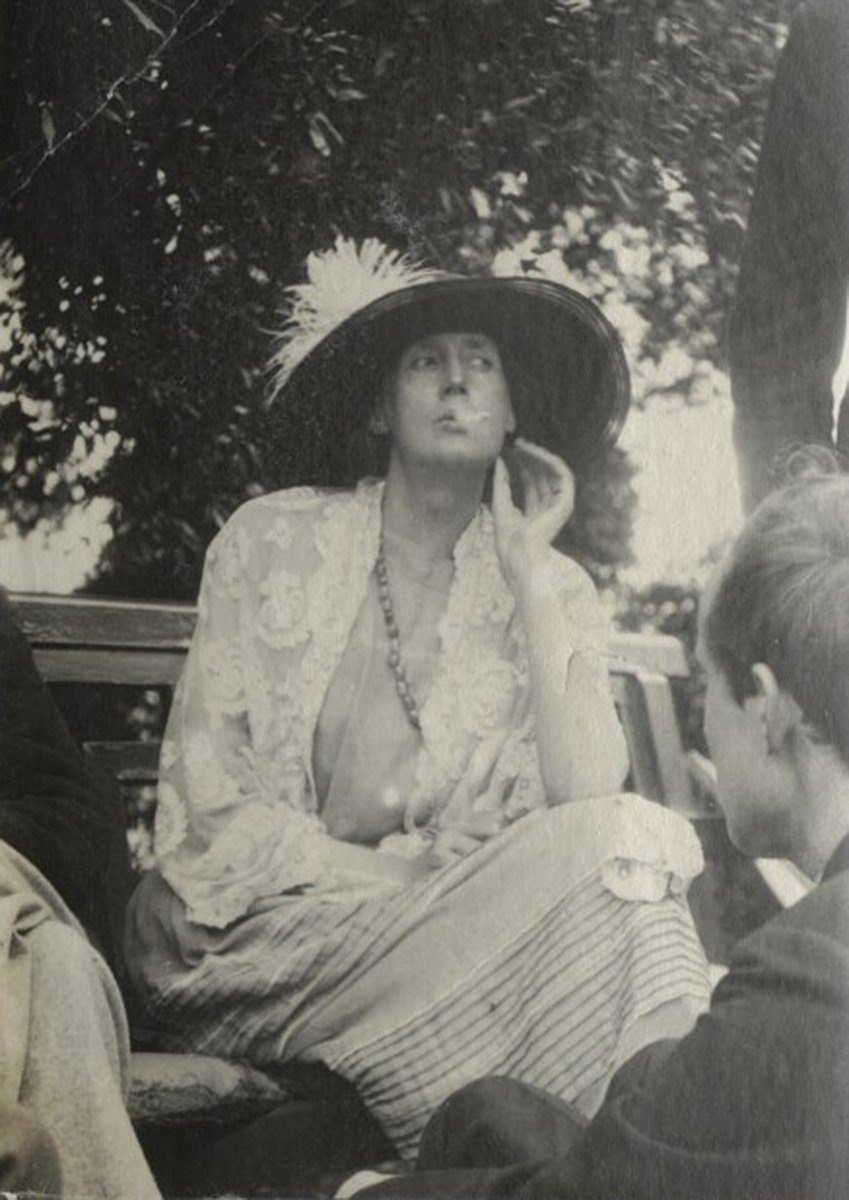 day 18 : virginia woolf english modernist writer, known for her use of stream of consciousnessshe had a love affair with vita sackville-west (3, with her sons), which did not end in 1928, and various friendships with sapphic ladies (ethel sands, ottoline morrell, ethel smyth)