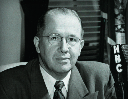 On one side of the spectrum was Ezra Taft Benson, apostle & vocal proponent of far-right views. He consistently associated w/the John Birch movement, and constantly had to be reeled in. He was even tapped by George Wallace as VP for a third-party, racist presidential run. /4