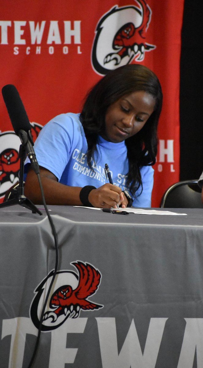 Let’s meet our recruits! Signed with us is Makala Strickland. Makala is an outfielder from Ooltewah, TN. She brings speed, power and confidence to the field. We are so excited for her to be a part of our team this fall! Go Cougs!