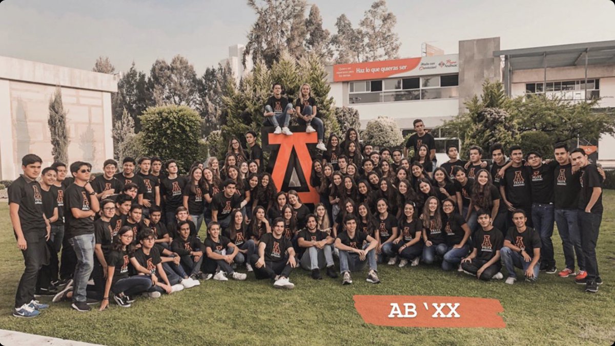antonellaram_'s tweet photo. Hoy empieza mi última semana de prepa 😩😩 que graaan familia 💙💚 https://t.co/PqAhvyuHax