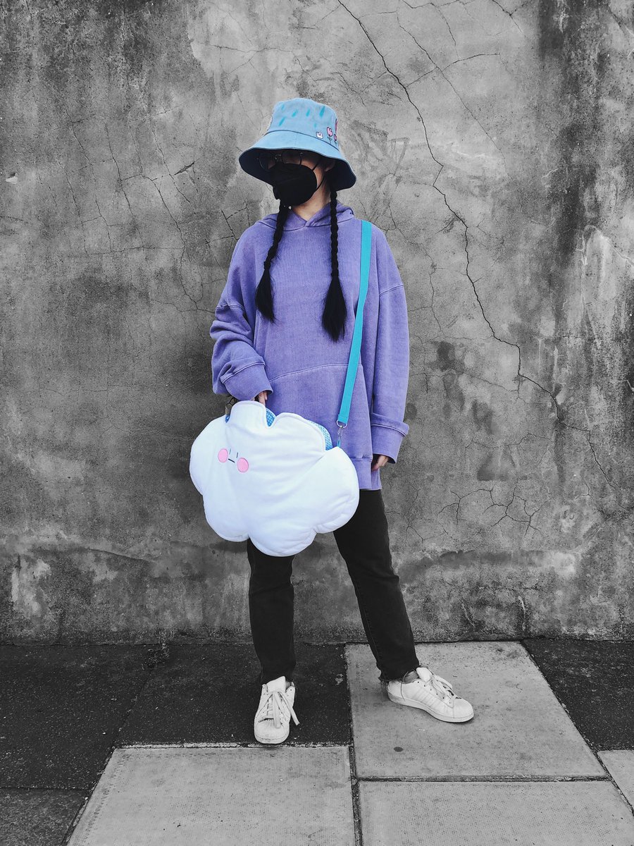 ricecorpse's tweet photo. Two ways to wear the cloud bag ☁️☁️

#ootd #cloudbag https://t.co/7r9F0sCZct