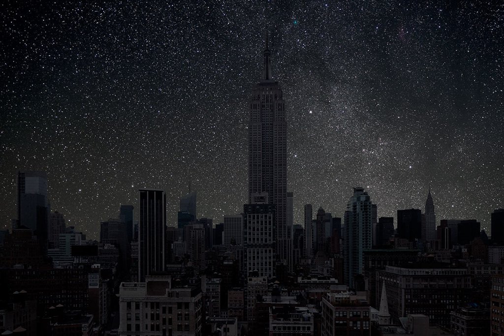 isawthismorning's tweet image. Lights out #NYC #NEWYORK This dark landscape offer a glimpse of what the world's largest cities would look like if only lit by the stars: wired.trib.al/Th3rjXA
📷: Thierry Cohen