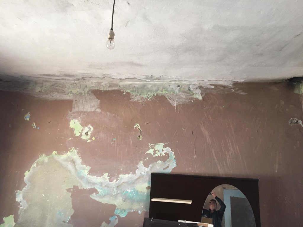 ferdiicaglar's tweet photo. Haluk Abi.. Mersin’de 5 kişilik bir aile, Baba vefat edeli 10 yılı aştı, anne rahatsız olduğu için çalışamıyor. Tek odada 5 kişi yaşıyor.. evin 12 yaşındaki erkek çocuğu okulu bıraktı, çalışıyor.. Bu aileye yardım elinizi uzatın abi, sesimizi duyun.. @haluklevent @ahbapplatformu https://t.co/ZJ6yZIWJ1O