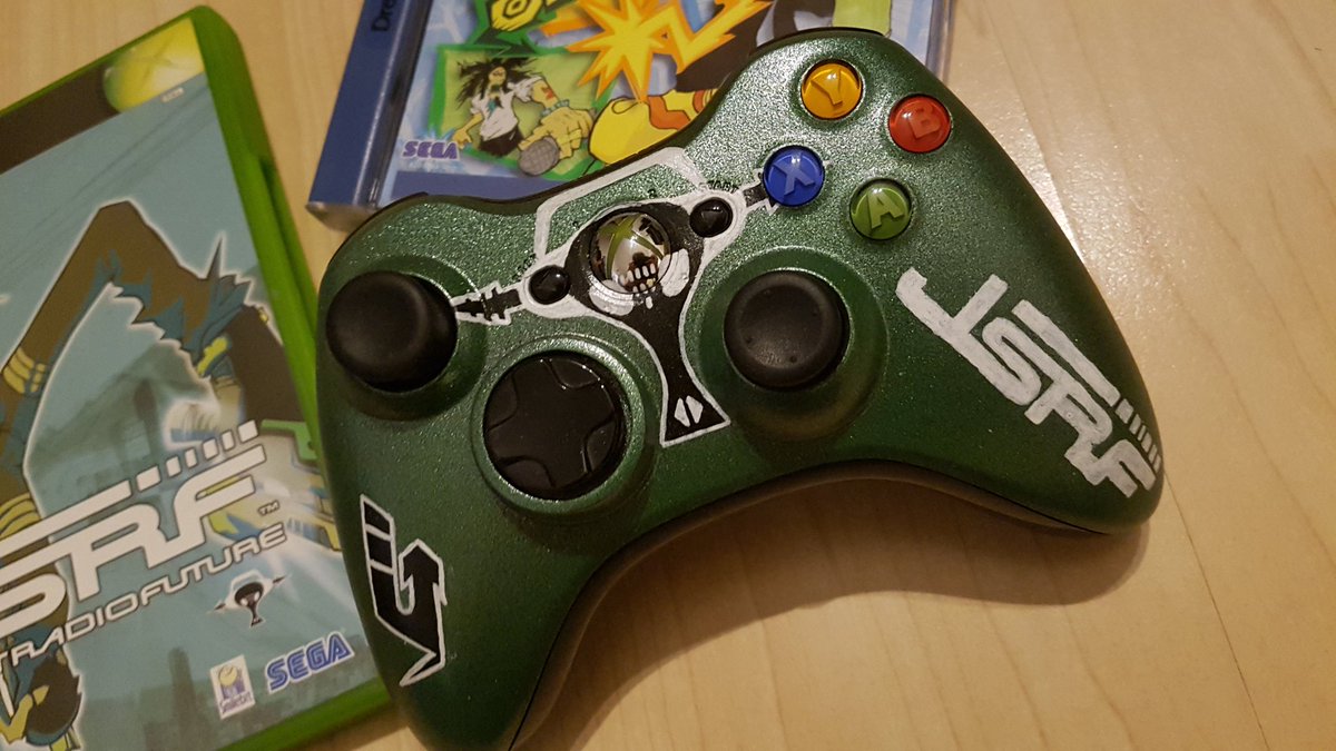 Rukaze_S's tweet photo. My custom Controller to an awsesome Game Series!🎧🙌🎮
#Sega #jetsetradio  #JSRF 
#HidekiNaganuma #RyutaUeda
#MasayoshiKikuchi #Dreamcast
#XBox 
#SEGA60th https://t.co/Rk8zhM4zCD
