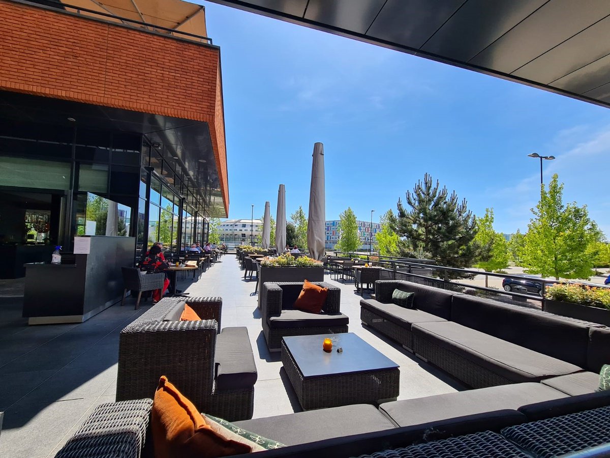 Vanaf vandaag kunt u weer bij ons #lunchen en #dineren, uitsluitend met een reservering. Ons #terras is ook weer geopend, dit is op basis van beschikbaarheid en enkel op inloop. Kijk voor meer informatie op hotelalmere.nl/restaurant/