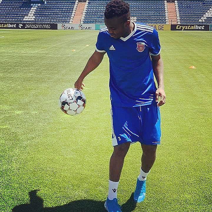 Fieldoo's tweet photo. @sam_diallo10 in his @dilagorifc kit ‼️😍🙌🏻

#FieldooTeam #showyourpotential #becomePRO https://t.co/su99Dc0O8c