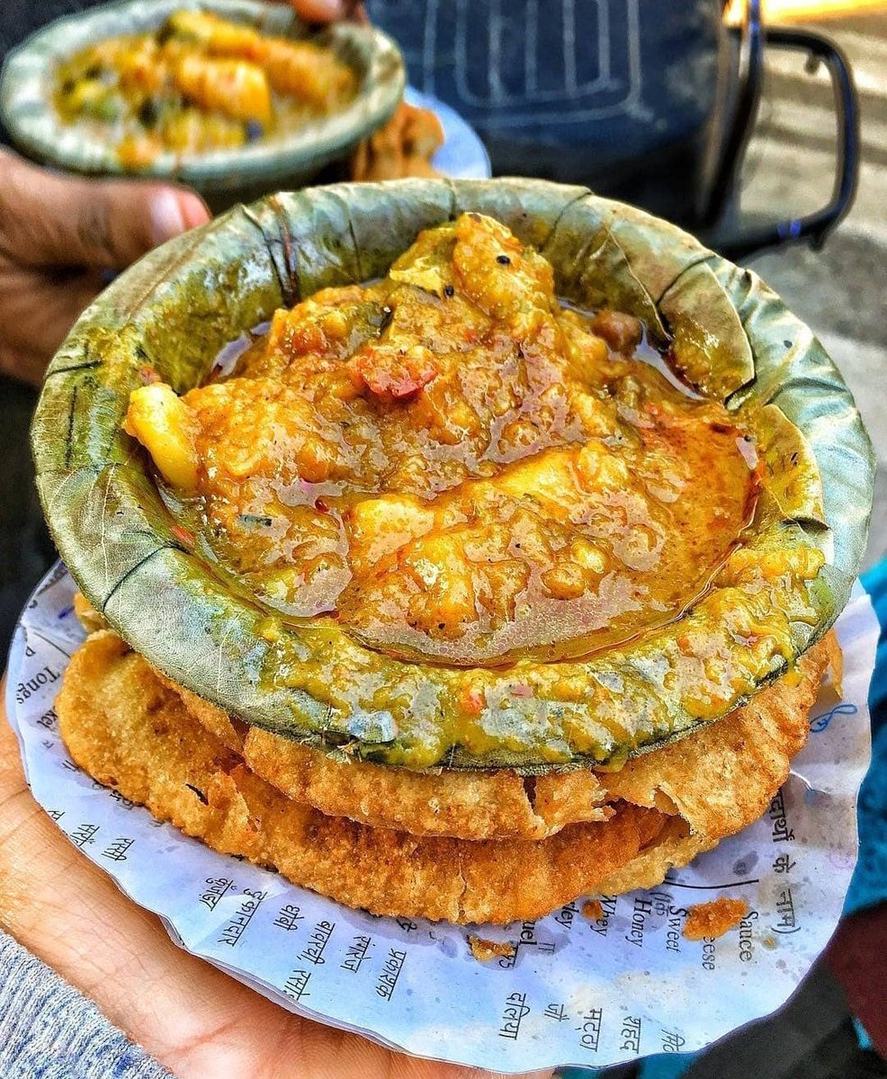 im_SinghYashpal's tweet image. बनारस आये, और कचौरी गली की गरमा गरम कचौरी जलेबी का लुफ्त नही लिया तो फिर क्या किया।😍

#BanarasIshq
#banaras 
#DahiJalebi