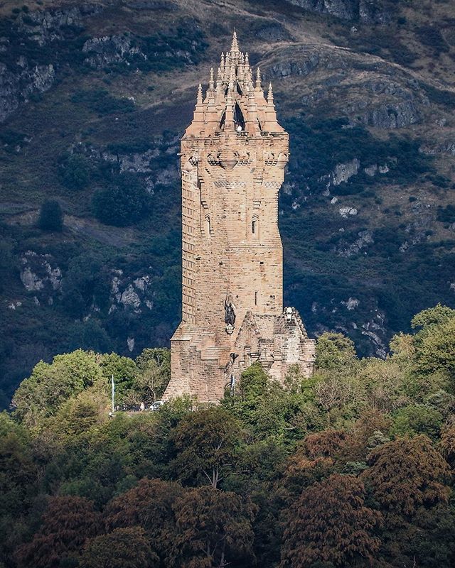 Bringing the best of #Scotland to you ✨ The iconic National Wallace Monument, what a beauty! 😍 #StayHome 📍 #Stirling 📸 IG/myinstascotland