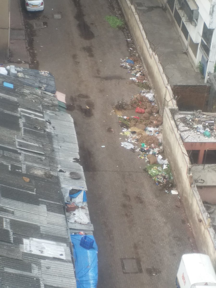  @DighavkarKiran  @mybmcWardGN  @mybmc  #swachhdadar  @MumbaiPoliceSir, where this Garbage is cmg from ??again a heap of waste/Rotten vegetables thrown in same bylane which was cleared by your team just few hours backpls investigate & stop this messit may create a new EPIDEMIC – bei  Dadar Market