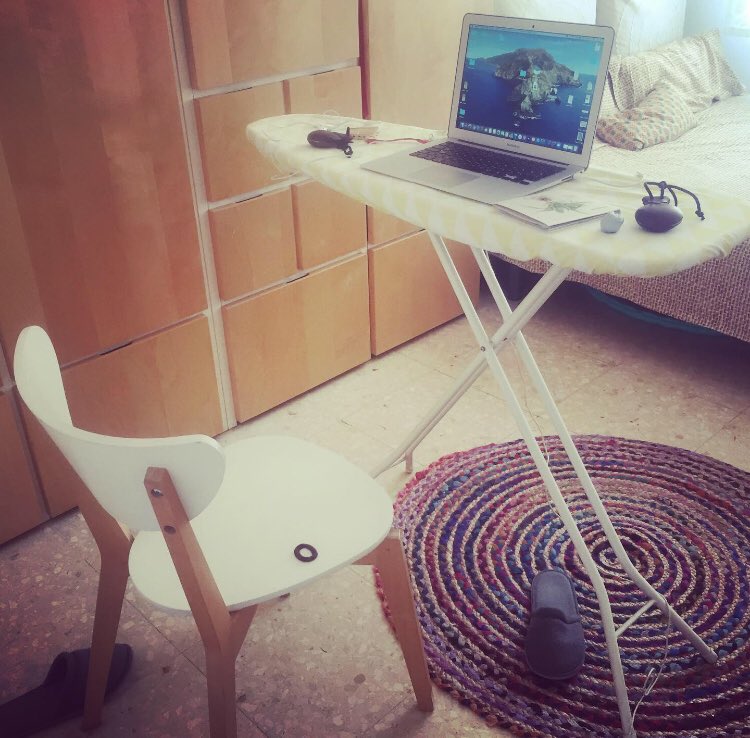 Aquest cap de setmana hem anat de bolo i hem compartit l’escenari de la post de planxar amb <a href="/HanfrisQuartet/">The Hanfris Quartet</a>. Un gran plaier! <a href="/irisgayete/">Iris Flabiol i Tambor</a> <a href="/HeuraGaya/">Heura Gaya</a> <a href="/EsterGLlop/">Ester Llop</a>