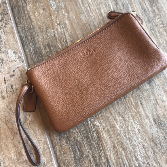 LaceShantelle's tweet photo. So good I had to share! Check out all the items I'm loving on @Poshmarkapp from @DarylDeVault #poshmark #fashion #style #shopmycloset #twigs #dooneybourke #coach: https://t.co/lYWhCgdc8I https://t.co/RRORgupVyx