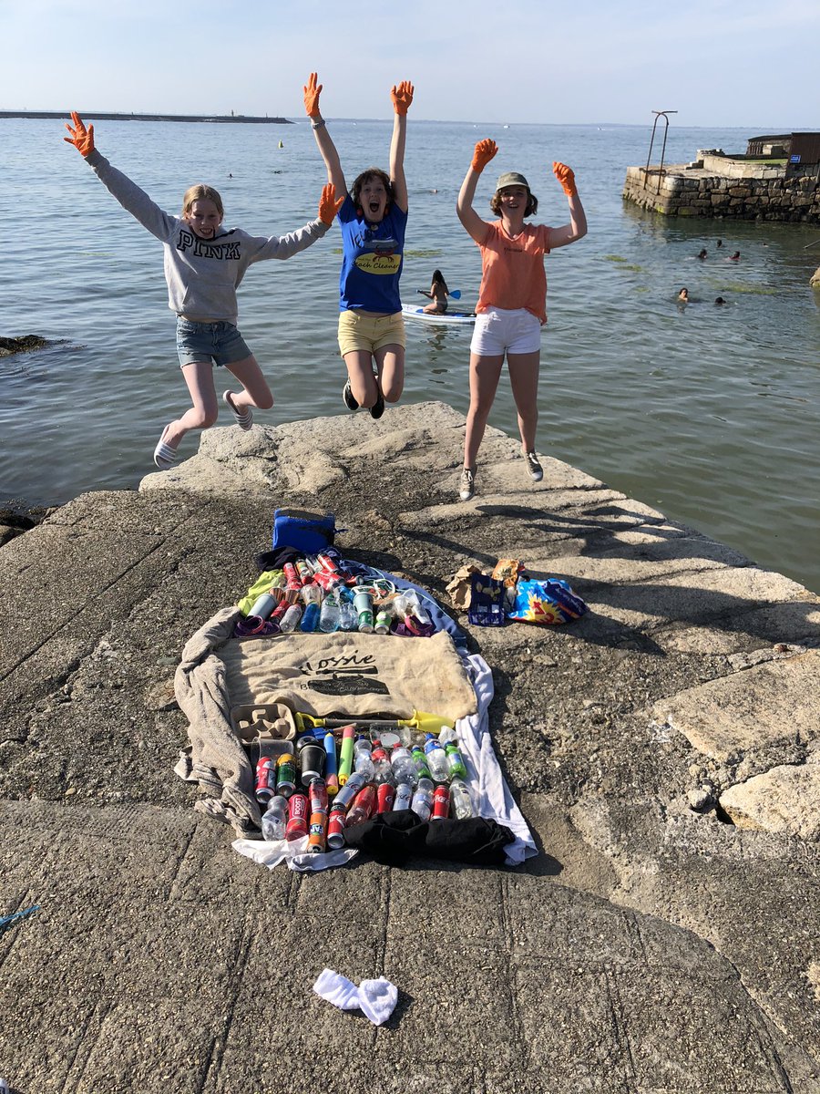 flossiebeachcl1's tweet photo. So like Groundhog Day we will back out there at 6pm this evening for our beach clean - meet at the lifeguard station on Sandycove Beach...see you later!! 💚🌊🐳#dailycleanup https://t.co/3jLrzFyPq4