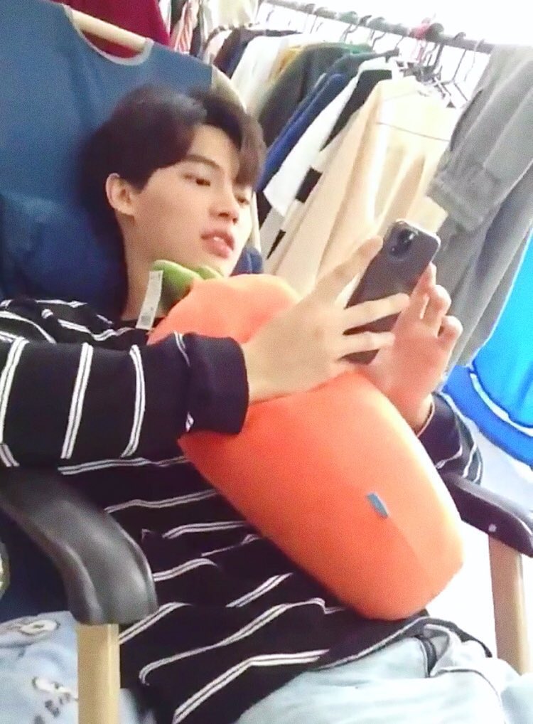 lemmevc's tweet photo. baby 💚 #winmetawin #winisthehappiestkid https://t.co/1BpDJNAJ60