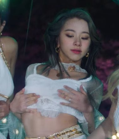 chaeypics's tweet photo. she... wow https://t.co/GIJyt0fq1X