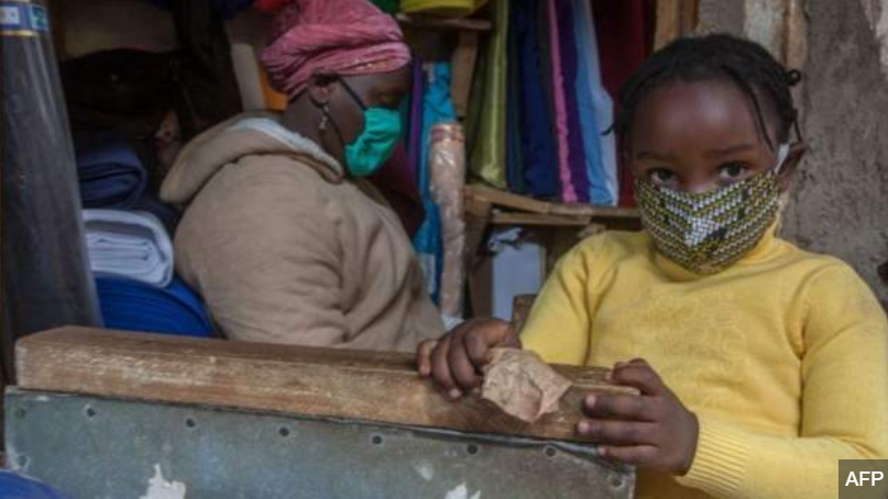 BBCAfrica's tweet photo. 🇲🇼 Most Malawians are more scared of hunger than coronavirus, a poll conducted in May by @IPORMalawi and @GLD_Gothenburg says.
Read more ➡️ https://t.co/HMatl45h3I  #BBCAfricaLive https://t.co/O2g0XKoNDd