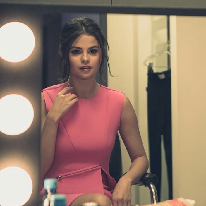 Selena Gomez e outras celebridades estarão no #WECelebrate para fechar o ano letivo e homenagear os estudantes canadenses! 

 A celebração organizada pela WE irá ao ar no dia 6 de junho.