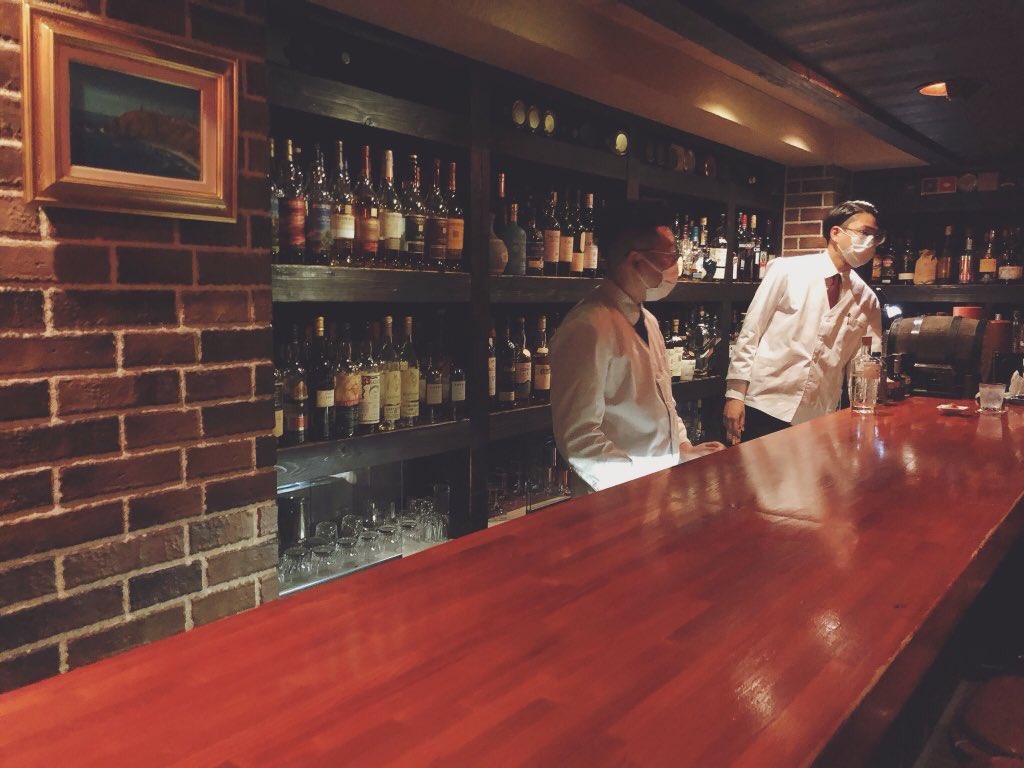 gorilla006's tweet photo. 山中のBar Atrium営業再開🎉 酒旨し。
#BarAtrium
#新橋 https://t.co/uZx4Qjulx6