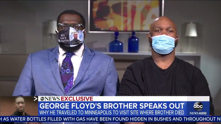 EZbK9b5WoAEG1z-?format=jpg&name=900x900