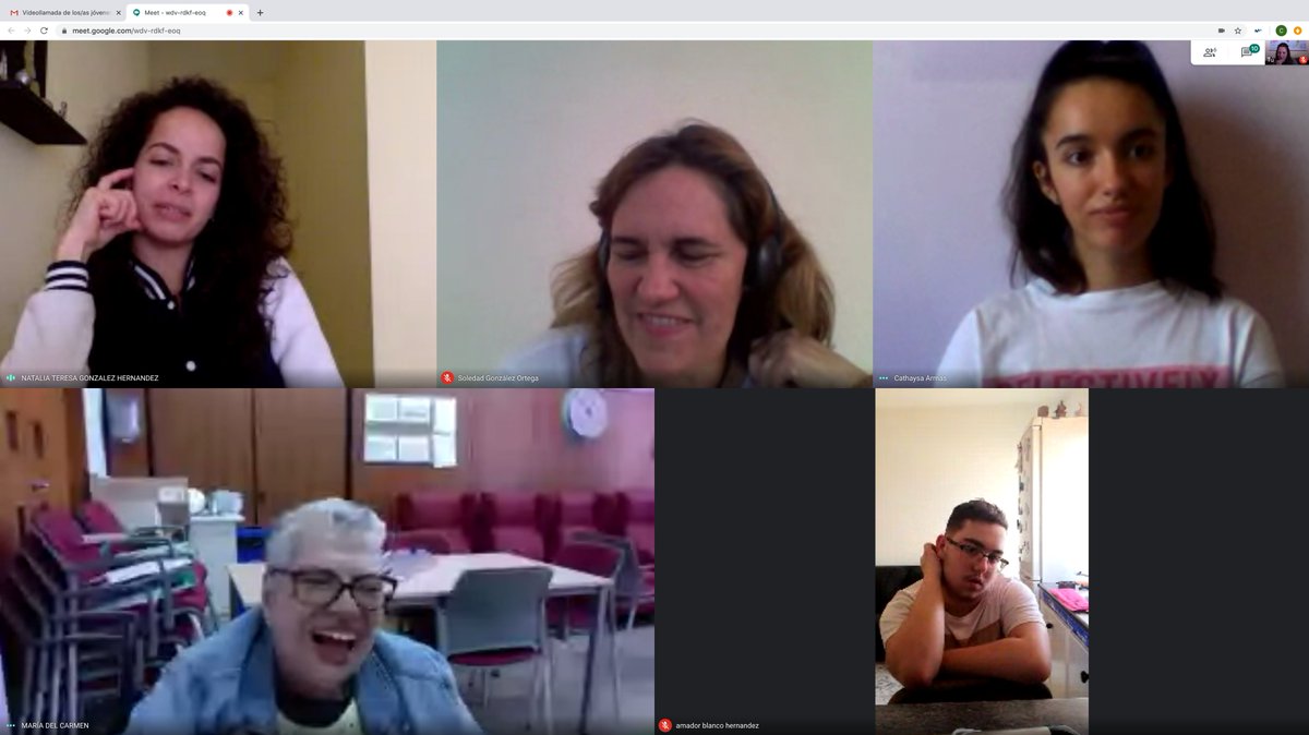 CienciaULL's tweet photo. Desde el #ProgramaSIMUL de @ULL y @CabildoTenerife 👦👧lxs alumnxs del IES La Victoria, Amador y Cathaysa durante este mes han seguido charlando y conociendo a Mª Carmen 👩🦳, residente en la Casa de Acogida de La Matanza
#juventudymayores #valientesintergeneracionales https://t.co/jYk5B578Tl