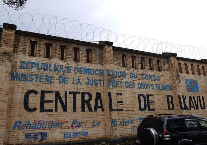 cndh_rdc's tweet photo. Conditions déplorables des détenus dans les prisons, Le BRP de la CNDH/ Sud-Kivu prévient sur le risque de perte en vies humaines de suite de la famine dans la prisons Centrale de BUKAVU et celle de KABARE. https://t.co/Pqe3qtPoMc https://t.co/DwvFzexwj5