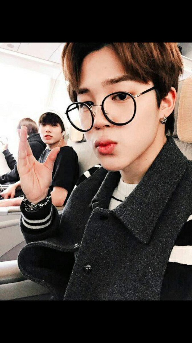 dashuta0_0's tweet photo. Чимин в очках как отдельный вид искусства 💜💜
#BTS #JIMIN https://t.co/N42UFq4ndk