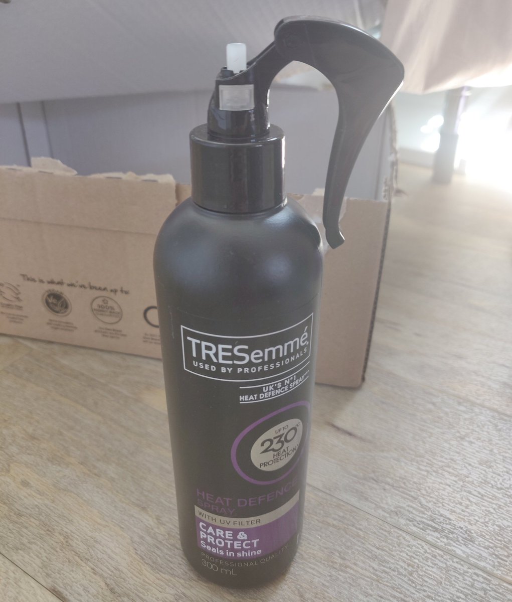 AnythingCute's tweet photo. @superdrug you delivered a broken product to me. Where's the other part? https://t.co/1njUi2nYqP