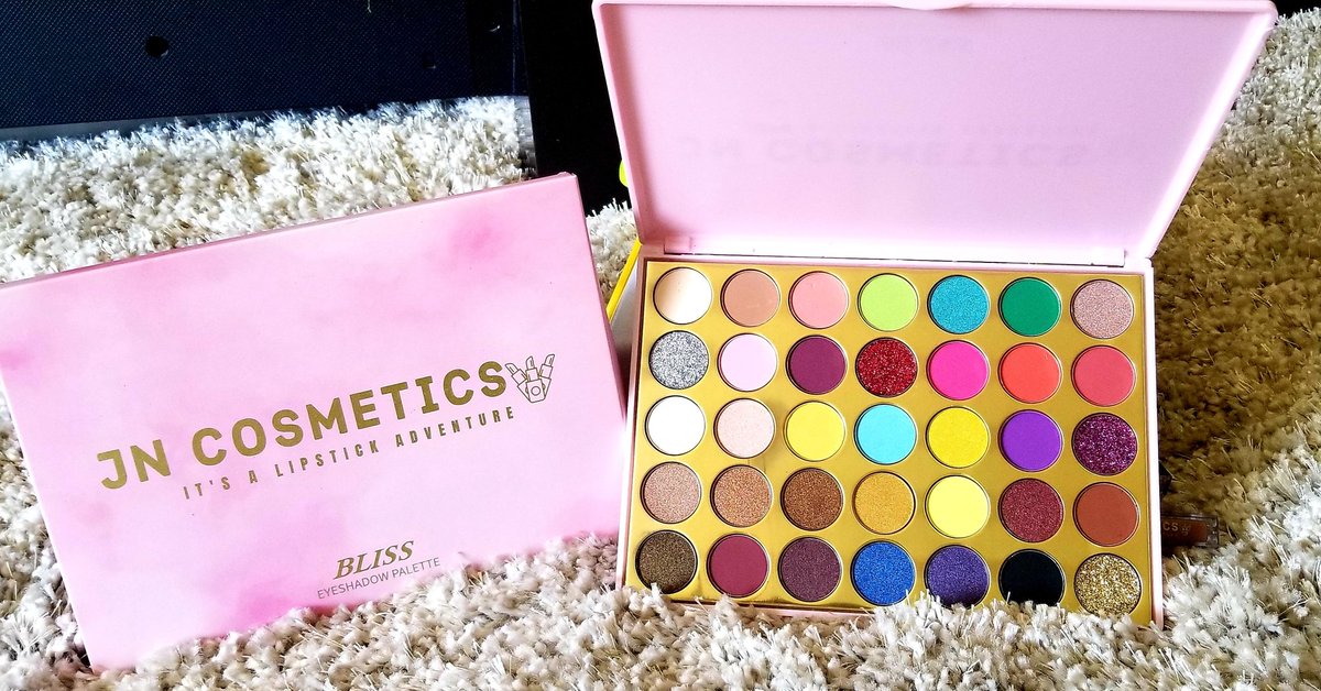 JN_Cosmetic's tweet image. It's a new week, time to try something new . The BLISS  Eyeshadow Palette from @JN_Cosmetic.For just $12.99 you get yours shipped to you. 35 beautifu shades including Matte and metallic. Make sure get yours before it runs out. Shipping available in #USA #Minnesota #staysafe