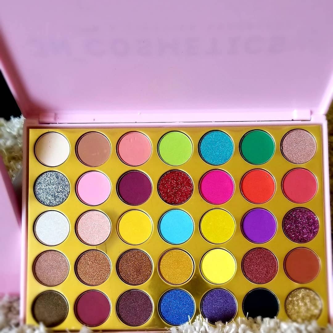 JN_Cosmetic's tweet image. It's a new week, time to try something new . The BLISS  Eyeshadow Palette from @JN_Cosmetic.For just $12.99 you get yours shipped to you. 35 beautifu shades including Matte and metallic. Make sure get yours before it runs out. Shipping available in #USA #Minnesota #staysafe