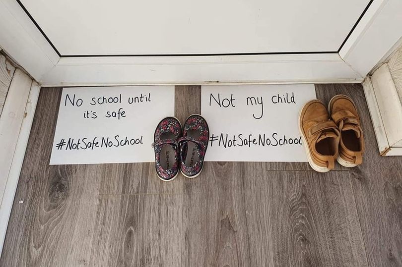 Parents refuse to send kids back to school and share snaps with powerful message mirror.co.uk/news/uk-news/p…