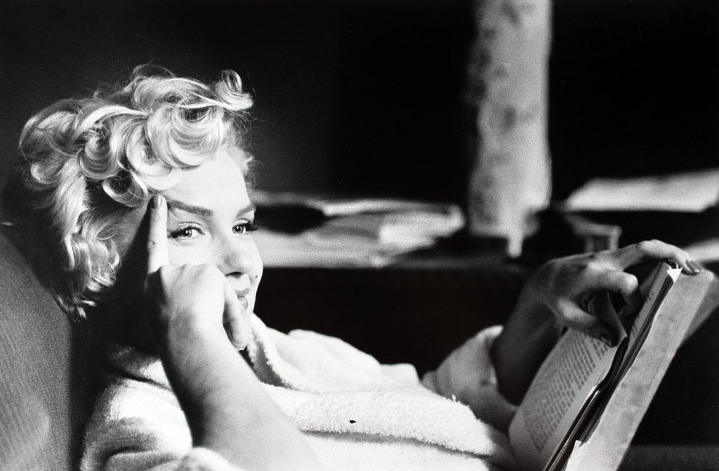 Marilyn Monroe had an image of being a ditzy blonde, but she was incredibly well read.At the time of her death, she owned more than 400 books, including several first editions. Of the thousands of photographs taken of her, she loved the ones showing her reading the most