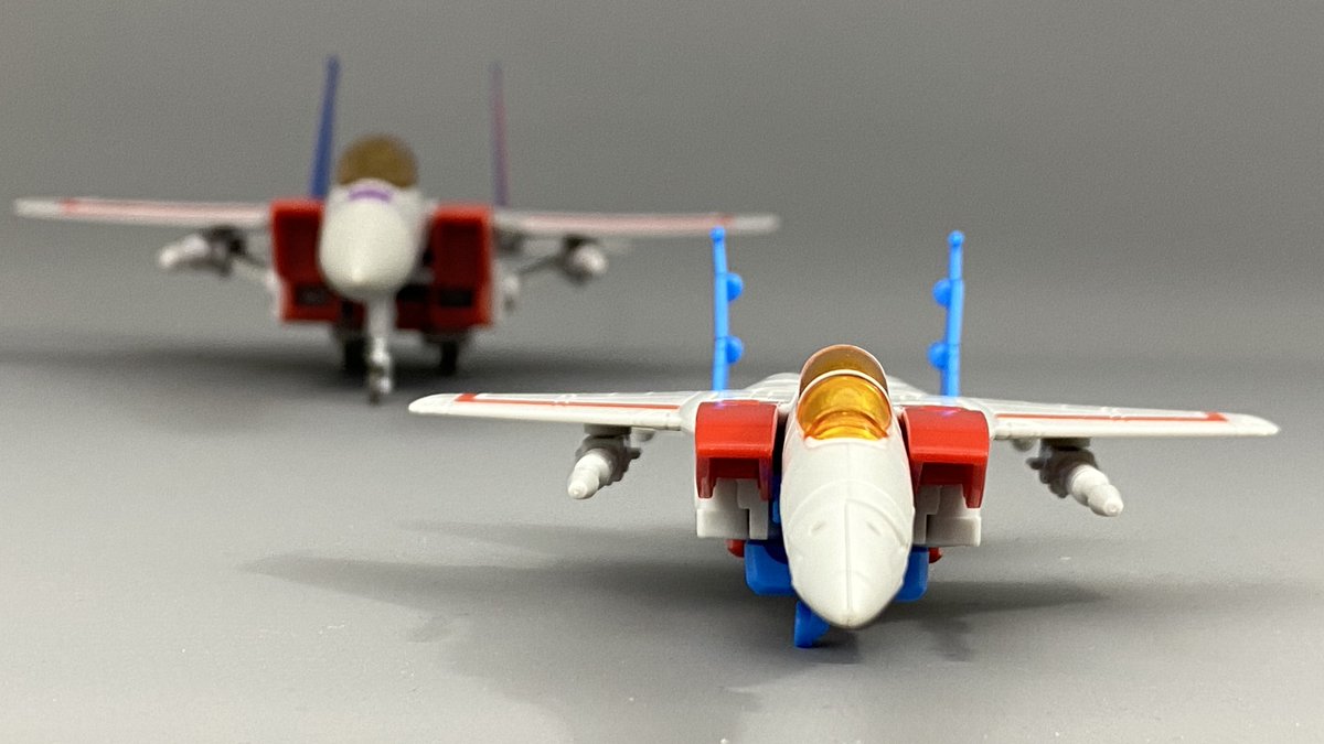 cophonz's tweet photo. Watch my #youtubevideo of #transformers #Newage #Lucifer aka #Starscream accompanied by some tunes! It's an up close #showcase of both alt mode and #robot mode plus a very clear #transformation.

The video: https://t.co/tcuOHJsjeA

and some pics: Enjoy! https://t.co/77rhGRHGyY