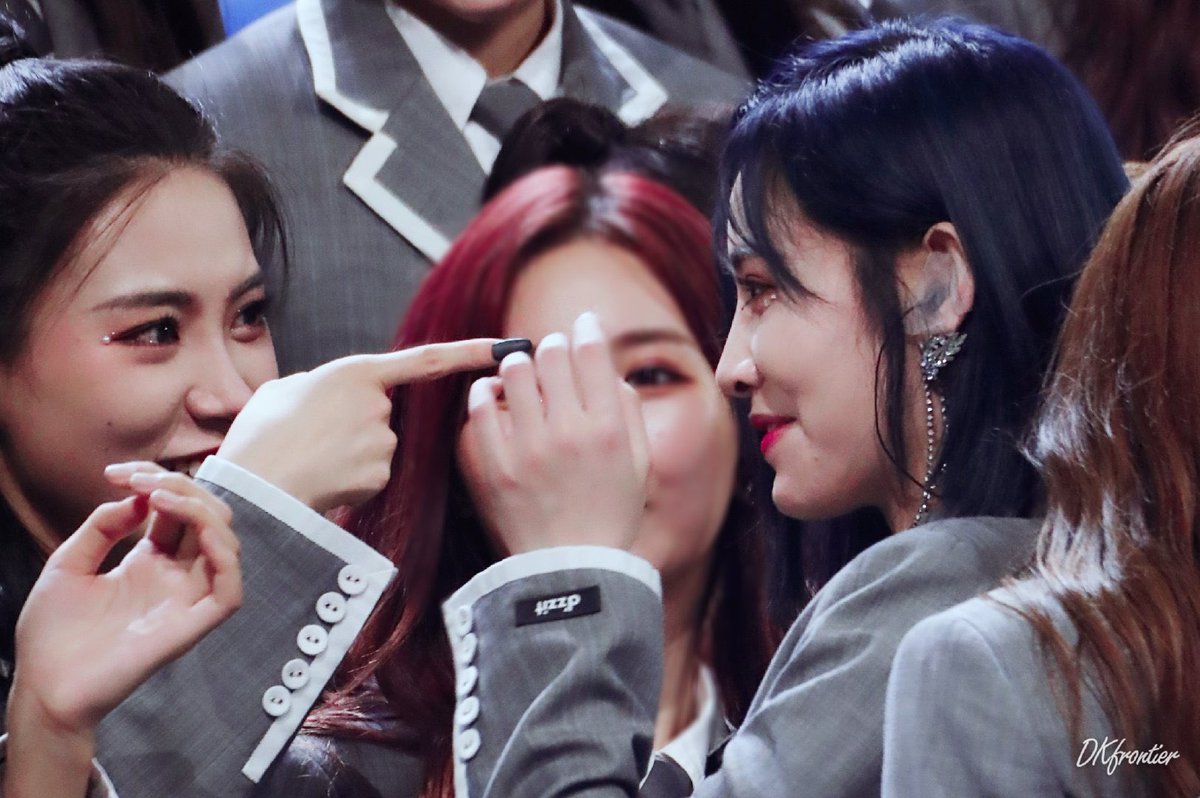 DiamondLand_'s tweet photo. Xu JiaQi: “...I still remember that night, the final, you hug me and said "I can't stay beside you anymore, the one who take care of you not me anymore, what should I do? ". I love you, don't worry about me, I will grown up, be a good girl...
#qcyn2 #YouthWithYou2020 https://t.co/BhqD0ysu5v