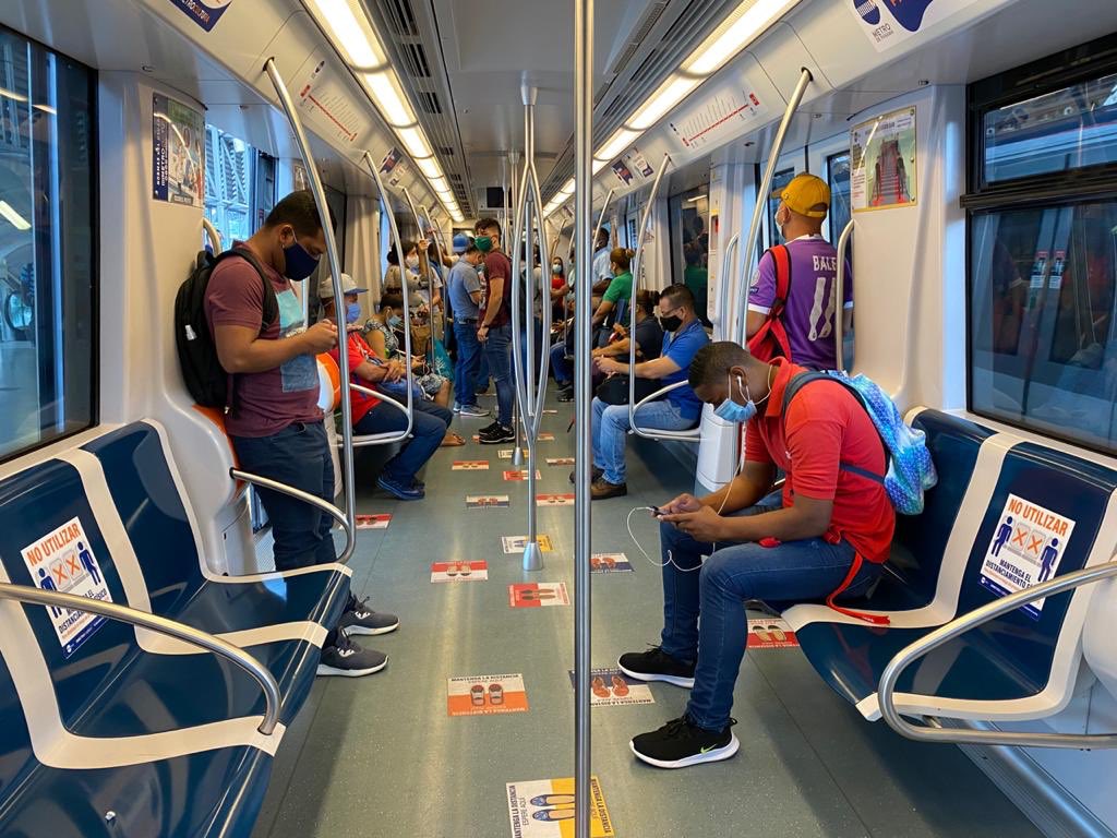 elmetrodepanama's tweet photo. Juntos podemos evitar la propagación del #Covid_19 

👏🏼👏🏼👏🏼 para nuestros usuarios que cumplen las medidas de #Autocuidado 
Recuerda: 
¡Cuidarnos es responsabilidad de todos!
Sigue la #GuíadelAutocuidado https://t.co/5Aae7buN1r