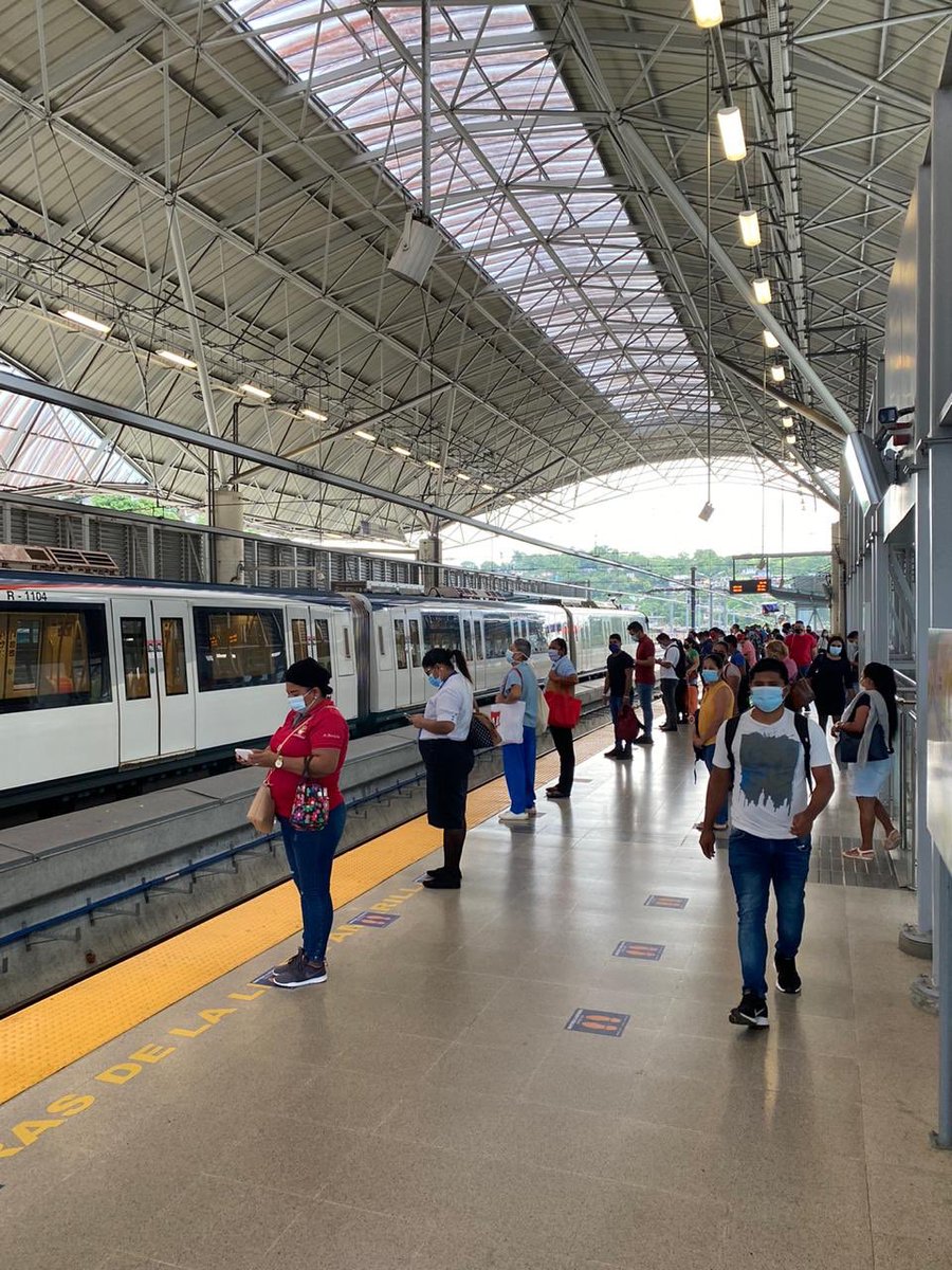 elmetrodepanama's tweet photo. Juntos podemos evitar la propagación del #Covid_19 

👏🏼👏🏼👏🏼 para nuestros usuarios que cumplen las medidas de #Autocuidado 
Recuerda: 
¡Cuidarnos es responsabilidad de todos!
Sigue la #GuíadelAutocuidado https://t.co/5Aae7buN1r