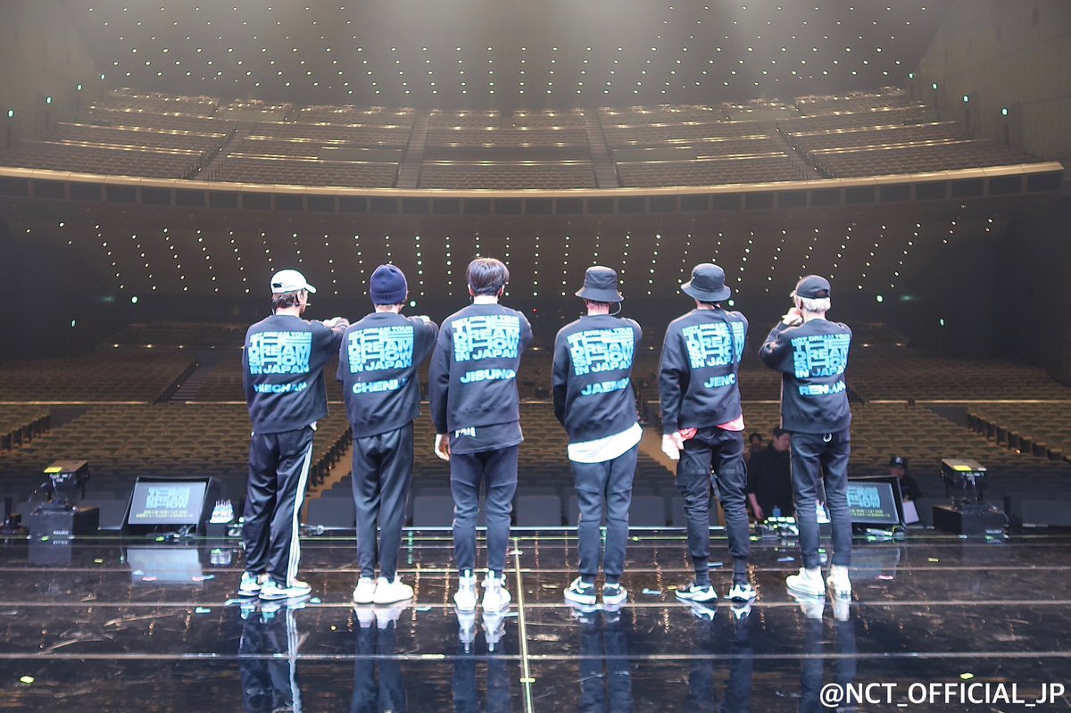 左から今回はAdidasのバケハじゃないけど、いつものラインパンツな