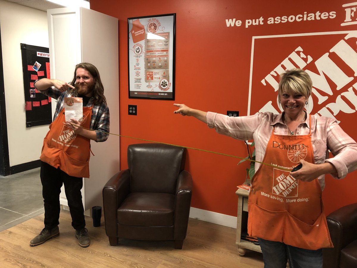 6’ away from a csr service rockstar! Zack has no comfort zone, he does what it takes to help the csr. A perfect example of living the OP!  #leanmean4418 #drivingD53