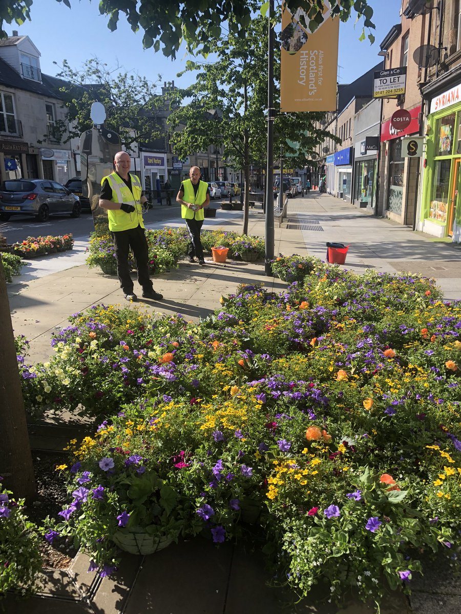 Thank you volunteers! Again and again!  Saying it with a few flowers! #VolunteersWeekScot #NeverMoreNeeded <a href="/clacksCTSI/">Clacks Third Sector Interface</a>