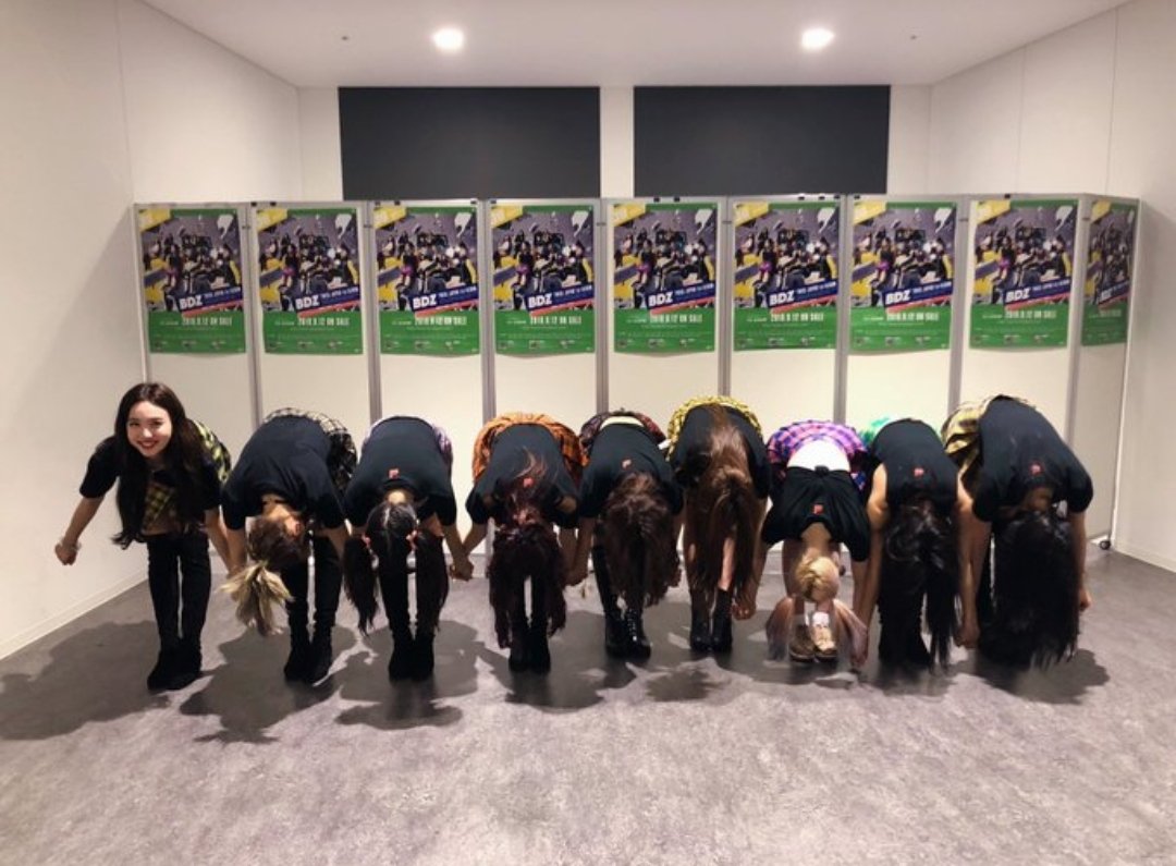 pinkot9's tweet photo. It's a Nayeon thing https://t.co/rT43sfcicd