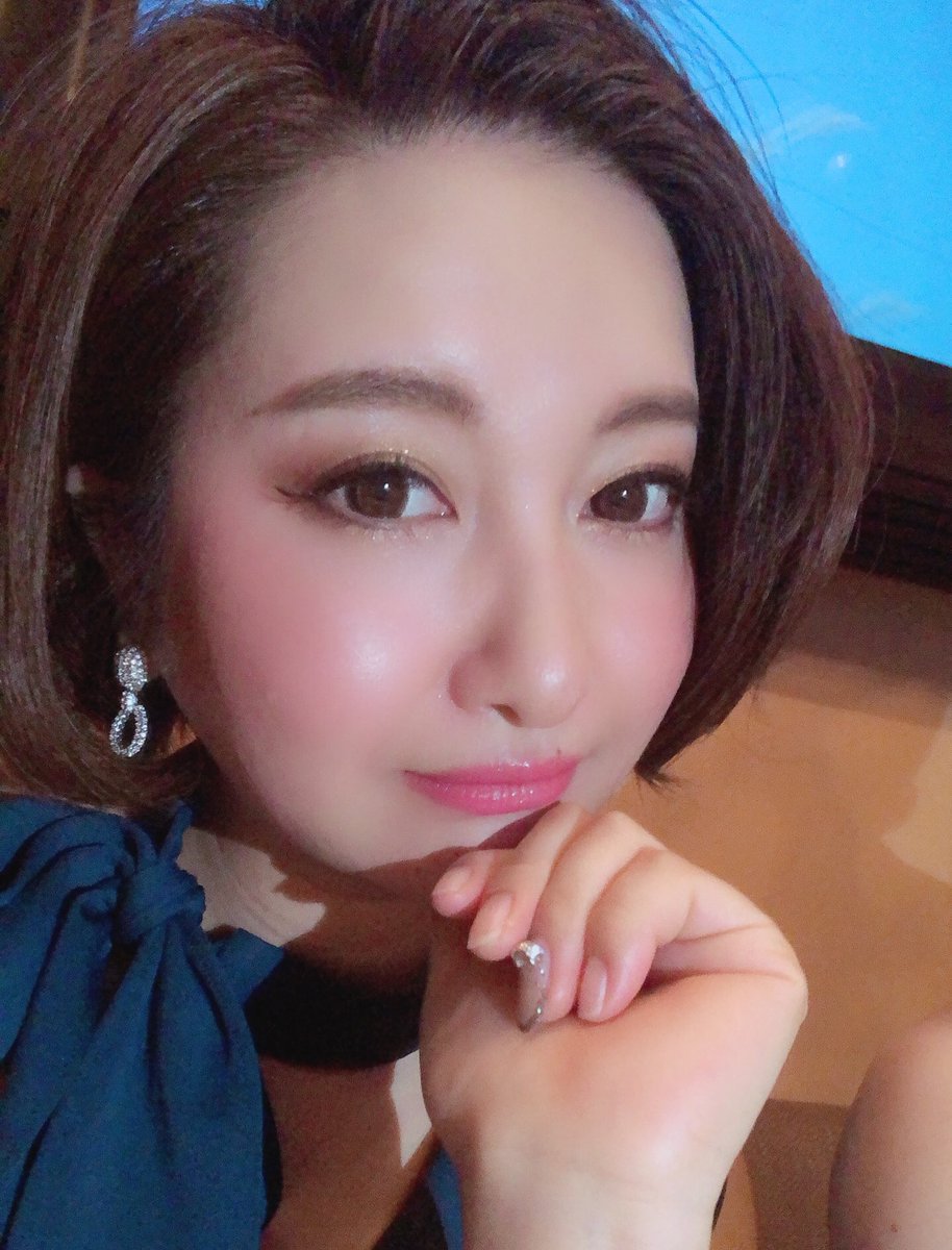 hinata25252's tweet photo. 明日から実店舗復帰するよーて。
今日のズムキャバが最後かも？
また会える日がいつかわからな��から今日会いにきてー😂
詳細はこちら♡
https://t.co/jVq8BVaTxi
ご予約はスタッフLINEまで📲
https://t.co/lRox31NrWN

#zoom飲み会 #ズムキャバ #在宅勤務 #オンラインキャバクラ #ありがとう https://t.co/JLQbro2ZsY