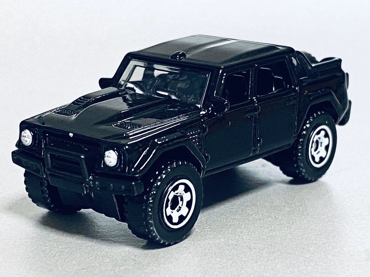 フォンティエ En Twitter 実車は1986年に発売された カウンタックのエンジンを積んだ高級suv 今でこそ高級車 メーカーがsuvを出すのは珍しくありませんが 当時の扱いは完全に珍車 砂漠に住んでるならsuvがいいだろ という直球ド真ん中な感じで中東のお金持ちを フォンティエ En Twitter 実車は1986年に発売された カウンタックのエンジンを積んだ高級suv 今でこそ高級車 メーカーがsuvを出すのは珍しくありませんが 当時の扱いは完全に珍車 砂漠に住んでるならsuvがいいだろ という直球ド真ん中な感じで中東のお金持ちを