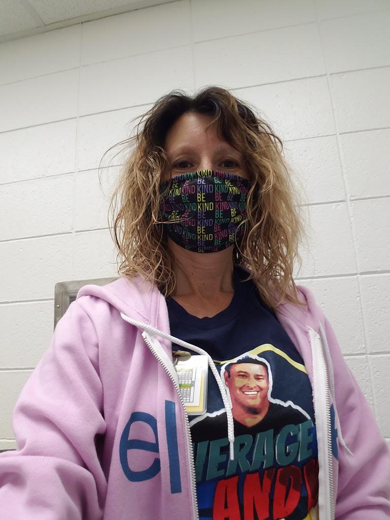 Anita_Karr's tweet photo. Cuz #MondaysSuck anyway I decided 2 dress 4 comfort &amp; b4 I realized it, I was a walking @TheEllenShow billboard! #sorrynotsorry Wearing my 😍 4 my role model &amp; #AverageAndy @andylassner is what I do #militarywife #duranieforlife #bekindtooneanother #imellensbiggestfaninarkansas https://t.co/8Zwuz4xP97