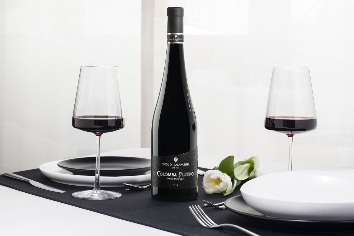 Se cercate un vino dall'anima nobile, lasciatevi conquistare dalle note speziate e dal gusto vellutato del nuovo #ColombaPlatino Nero d'Avola 🍷 E voi lo avete già provato? 👉 bit.ly/colomba_neroda…